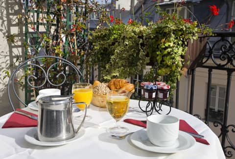Hôtel Saint-Pétersbourg Opéra & Spa — balance & terrace