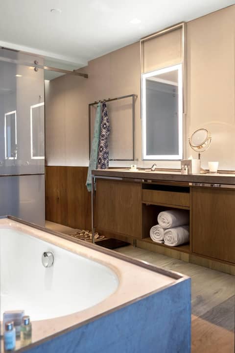 Hyatt Delhi Residences — bathroom