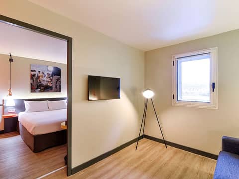 ibis Styles Lyon Confluence — hotel room