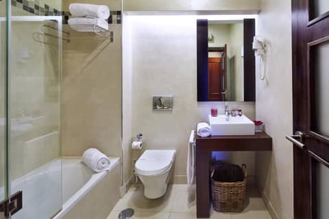 Hotel Parque das Laranjeiras — bathroom