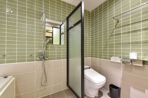 25 Hours Hotel — bathroom