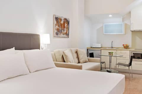 Apartamentos Metrópolis — hotel room