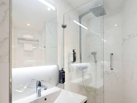ibis Styles Amsterdam Central Station — bathroom