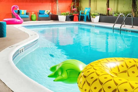 Staypineapple, University Inn, University District Seattle — photo 4