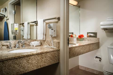 Staypineapple, University Inn, University District Seattle — photo 9