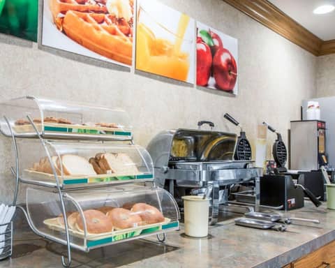 Quality Suites San Diego Otay Mesa — dining