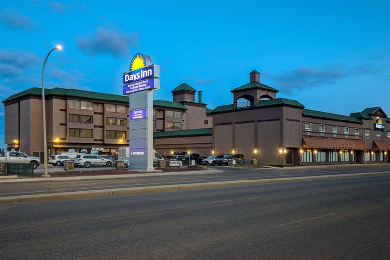 Days Inn by Wyndham Calgary South — photo 1
