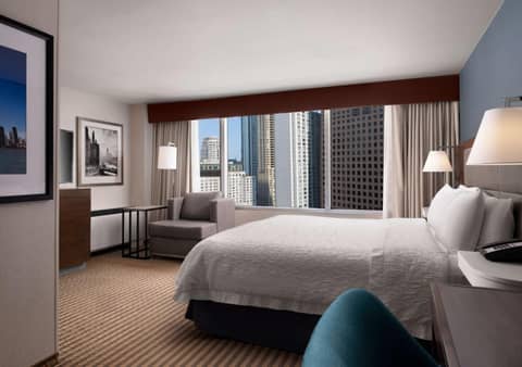 Hampton Inn Chicago Downtown/Magnificent Mile — hotel room