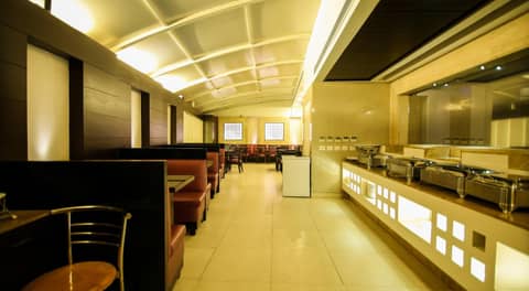 Hotel The Prime Balaji Deluxe City Centre With Free Airport Pickup — dining