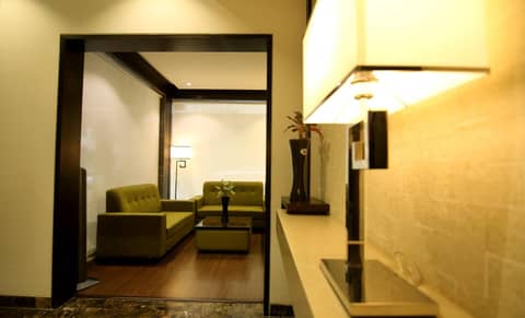 Hotel The Prime Balaji Deluxe City Centre With Free Airport Pickup — lounge