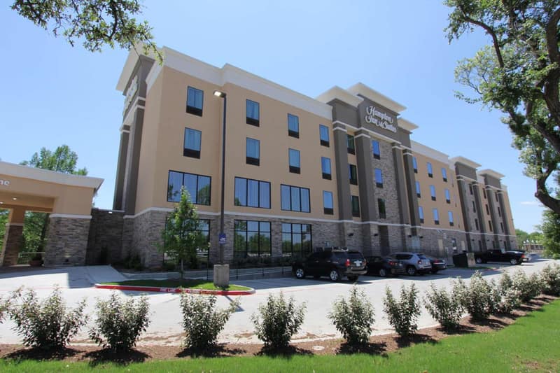 Hampton Inn & Suites Dallas Market Center — building