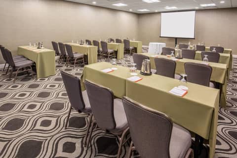 Crowne Plaza Phoenix Airport - PHX by IHG — photo 9