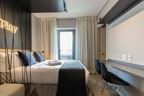 Charlie Houx Faria Lima — hotel room