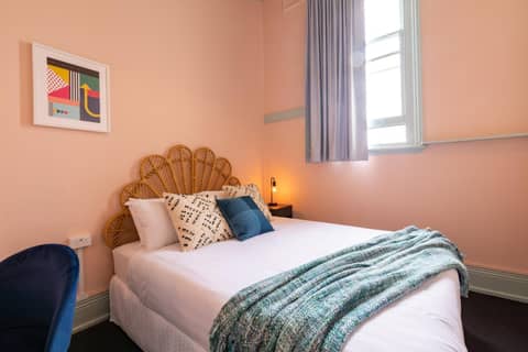 Roamer St Kilda — hotel room