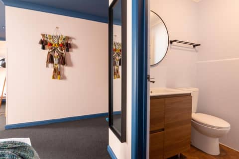 Roamer St Kilda — bathroom