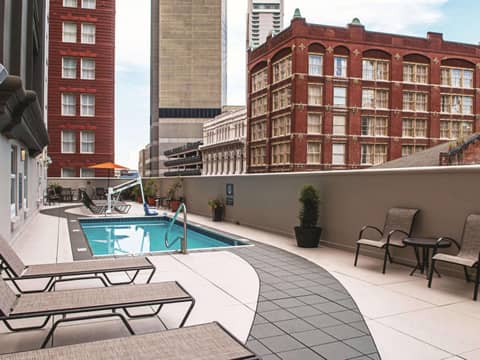 La Quinta Inn & Suites by Wyndham New Orleans Downtown — recepcion & lobby