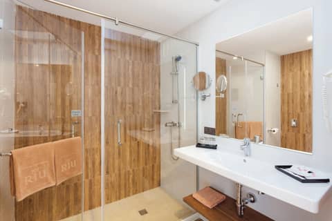 Hotel Riu Arecas - Adults Only — bathroom
