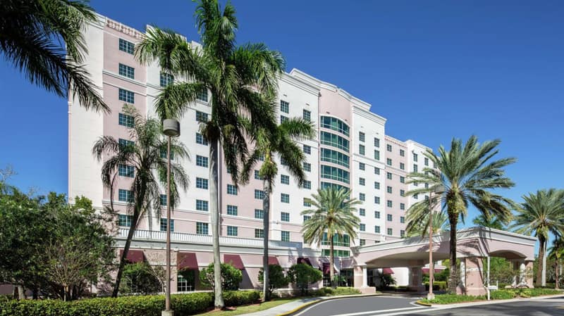 DoubleTree by Hilton Sunrise - Sawgrass Mills — building