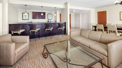 DoubleTree by Hilton Sunrise - Sawgrass Mills — hotel room