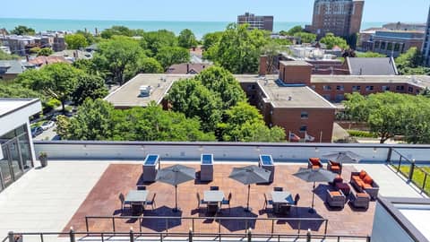 Hampton Inn Chicago North-Loyola Station — photo 9