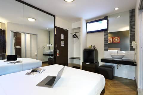 Sleep Withinn — hotel room