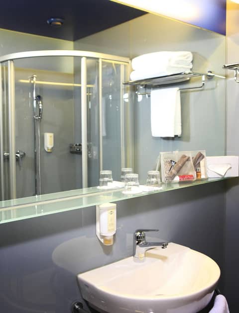 Hotel Montana Zürich — bathroom