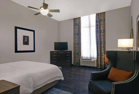 Hampton Inn and Suites Austin University Capitol — photo 3