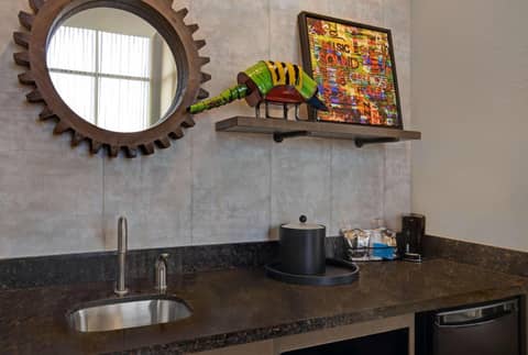 Hampton Inn and Suites Austin University Capitol — photo 8