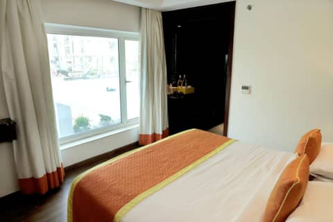 Zone By The Park , Bani Park Jaipur — hotel room