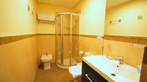 Living-Sevilla Apartments San Lorenzo — bathroom