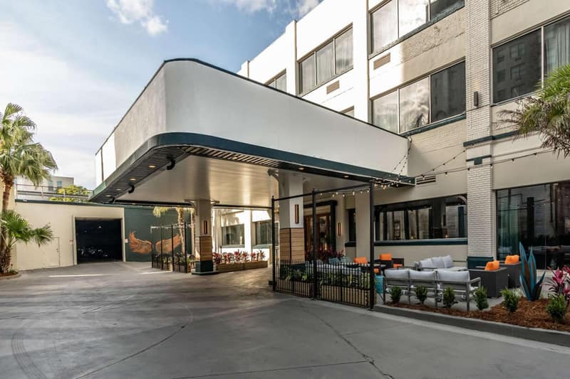 St Charles Coach House, an Ascend Collection Hotel — building