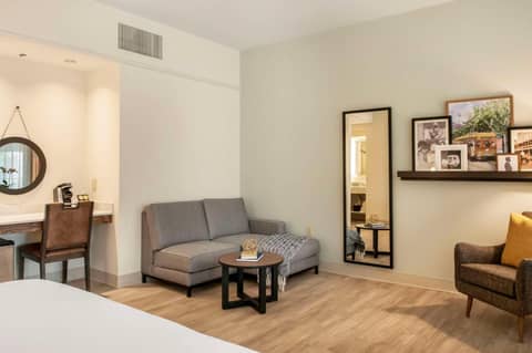 St Charles Coach House, an Ascend Collection Hotel — photo 6