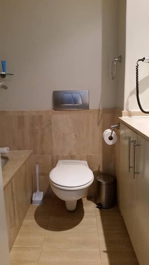 Lagoon Beach Hotel Apartments — bathroom