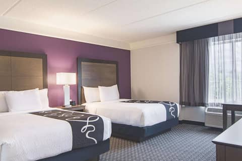 La Quinta by Wyndham Atlanta Perimeter Medical — hotel room