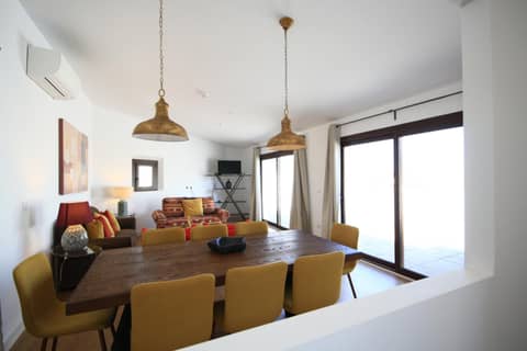 Apartamentos Setas Center — dining