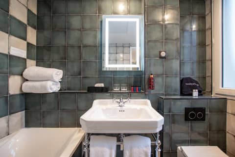 ELSA, Hôtel Paris by Collection Vesper — bathroom