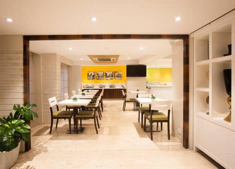 Hotel Bawa Continental Juhu Beach — photo 3