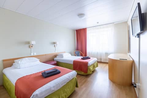 Peoleo Hotell — hotel room