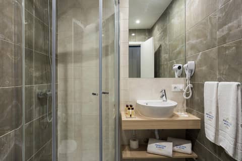 Predicados do Douro Palace — bathroom