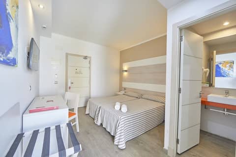 MLL Palma Bay Club Resort Hotel — hotel room