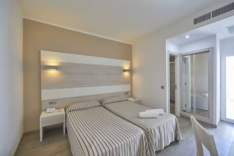 MLL Palma Bay Club Resort Hotel — hotel room