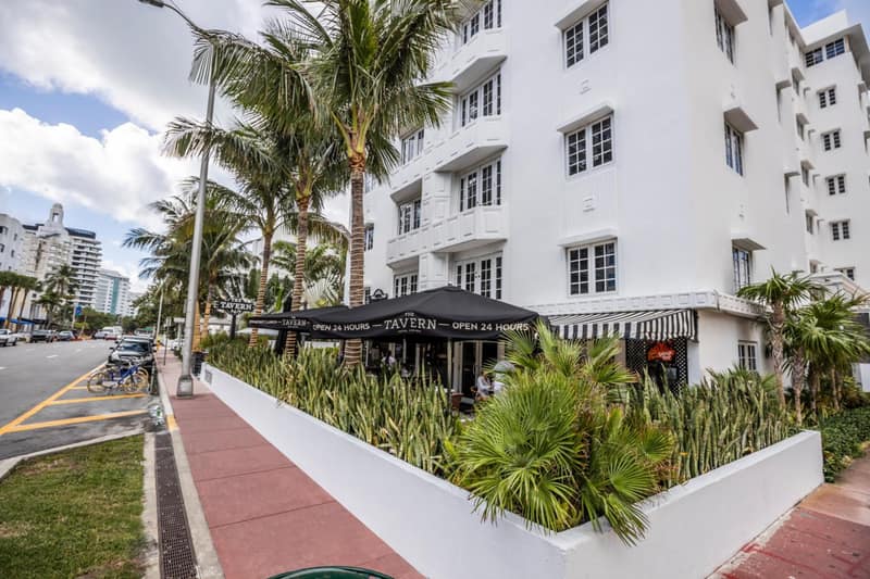 Hotel Croydon — hotel building