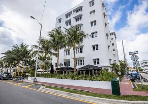 Hotel Croydon — hotel building
