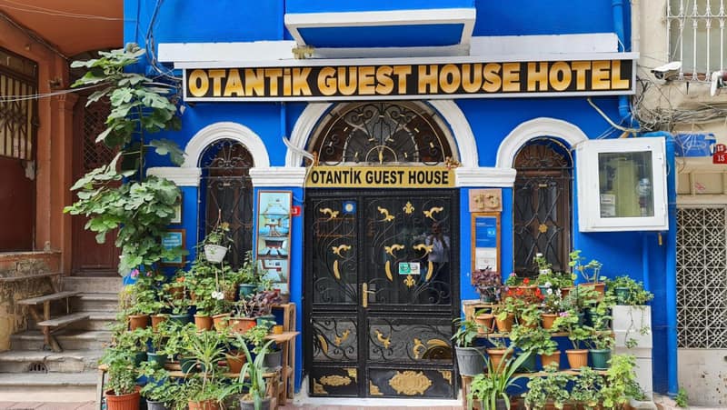 Otantik Hotel — building