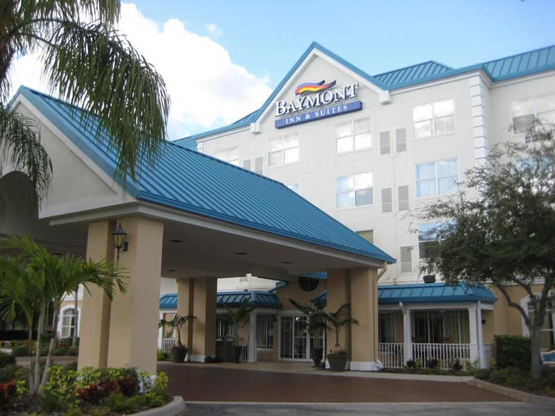 Baymont Inn & Suites by Wyndham Fort Myers I-75 — building