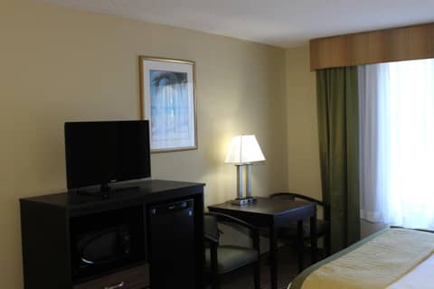Baymont Inn & Suites by Wyndham Fort Myers I-75 — photo 5