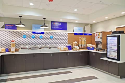 Holiday Inn Express & Suites - Phoenix North - Scottsdale by IHG — photo 3