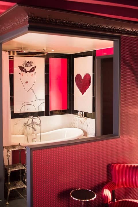 Hôtel Les Dames du Panthéon — bathroom