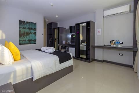 Modern Living Hotel — hotel room