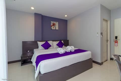 Modern Living Hotel — hotel room